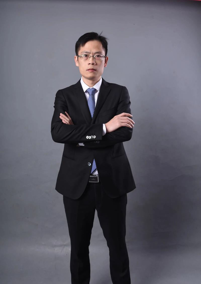 张洪雪 视觉与舞美负责人